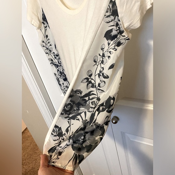 GAP mixed-media ivory top with blue side panels - Picture 2 of 6